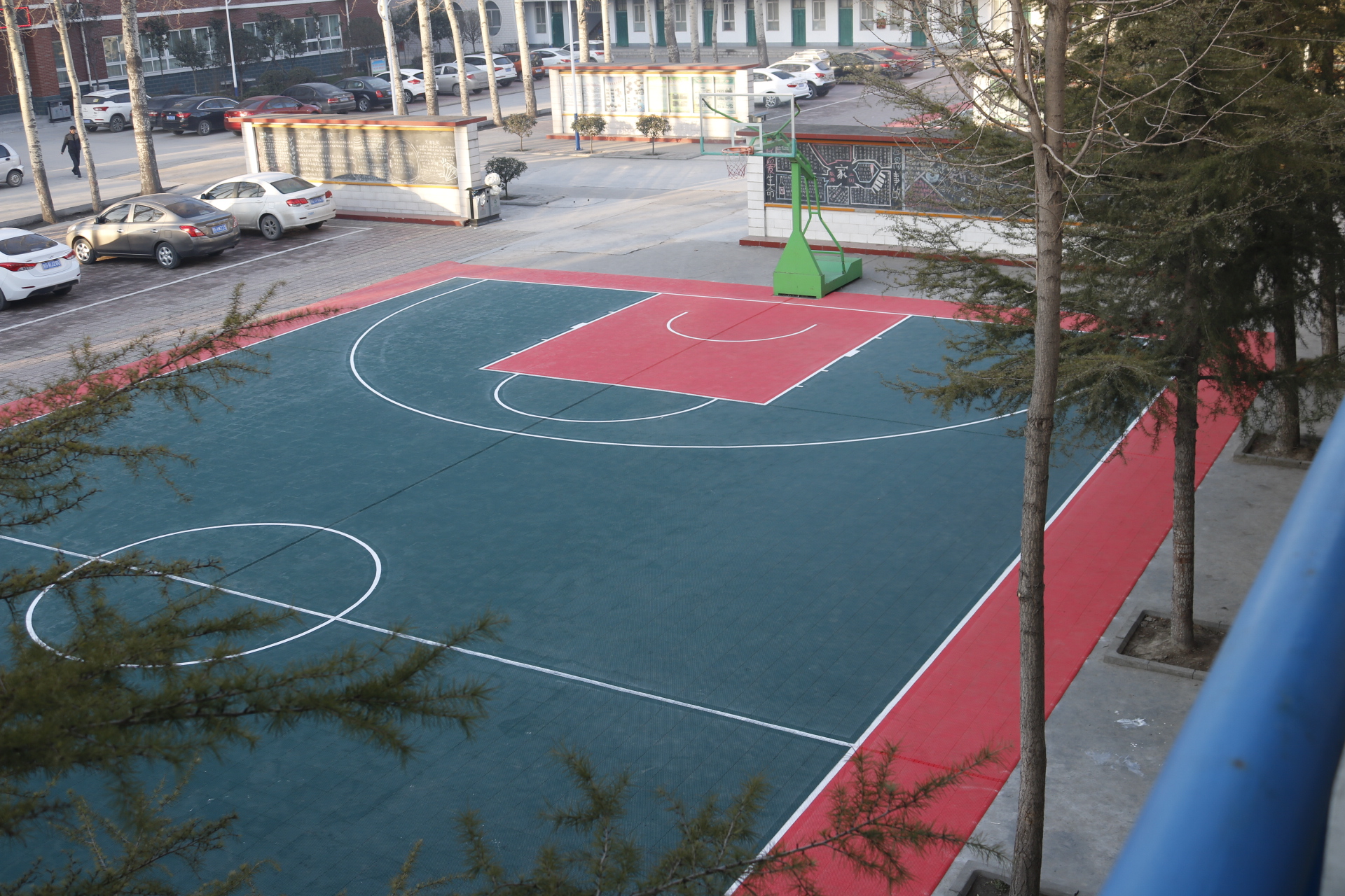 叮咚！懸浮地板敲開了這所校園的大門~~~