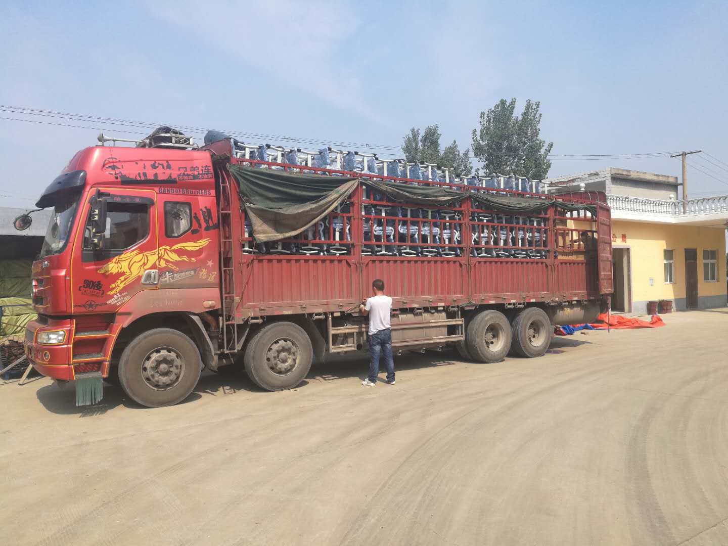 祝賀“睿學(xué)卓藝”課桌椅入駐北京外國語大學(xué)西南附屬學(xué)校！