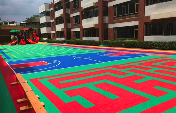 幼兒園地板的安全問(wèn)題，需要被更多人看到！