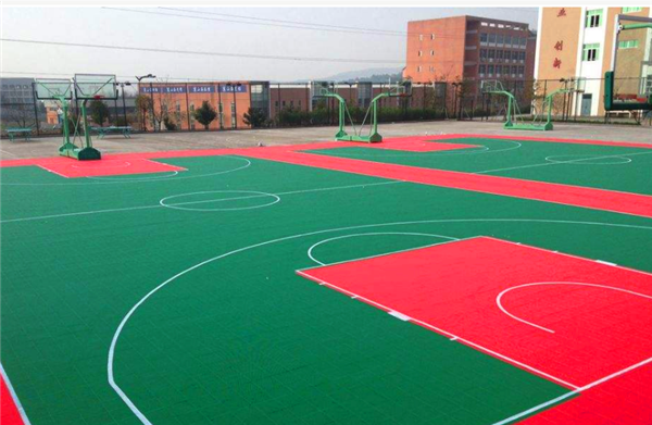 籃球場地板就得選擇懸浮式拼裝地板！