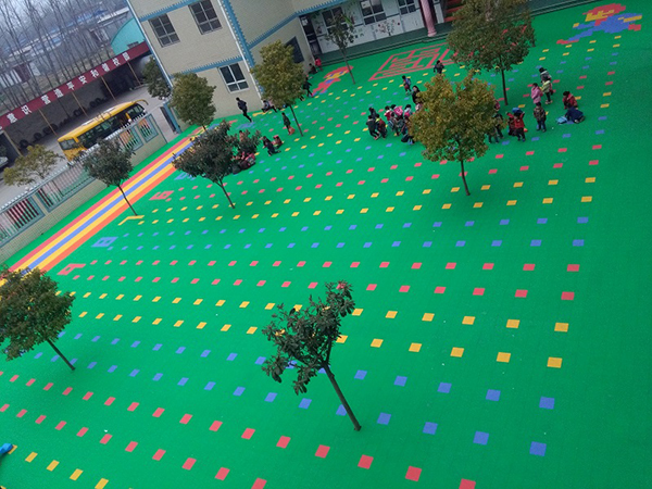 懸浮拼裝地板有什么優(yōu)勢(shì)？